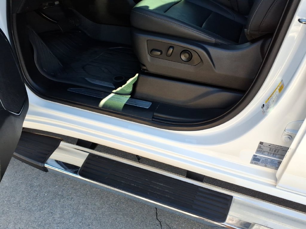 Used 2024 GMC Sierra 1500 SLT w/ SLT Premium Plus Package AWD/4WD image 17