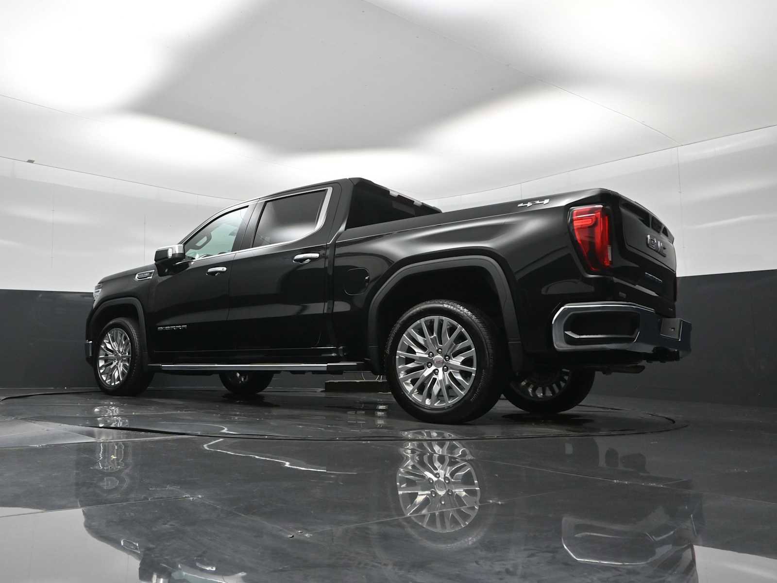 Used 2024 GMC Sierra 1500 SLT w/ SLT Convenience Package AWD/4WD image 20
