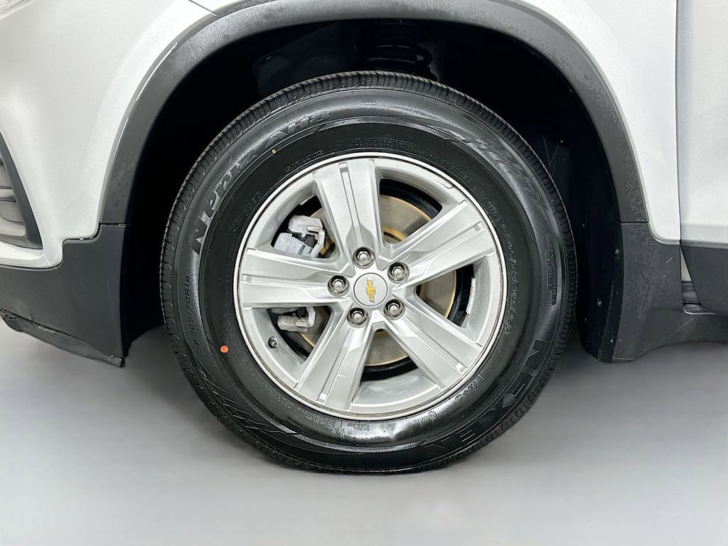 Used 2021 Chevrolet Trax LT w/ LT Convenience Package image 29