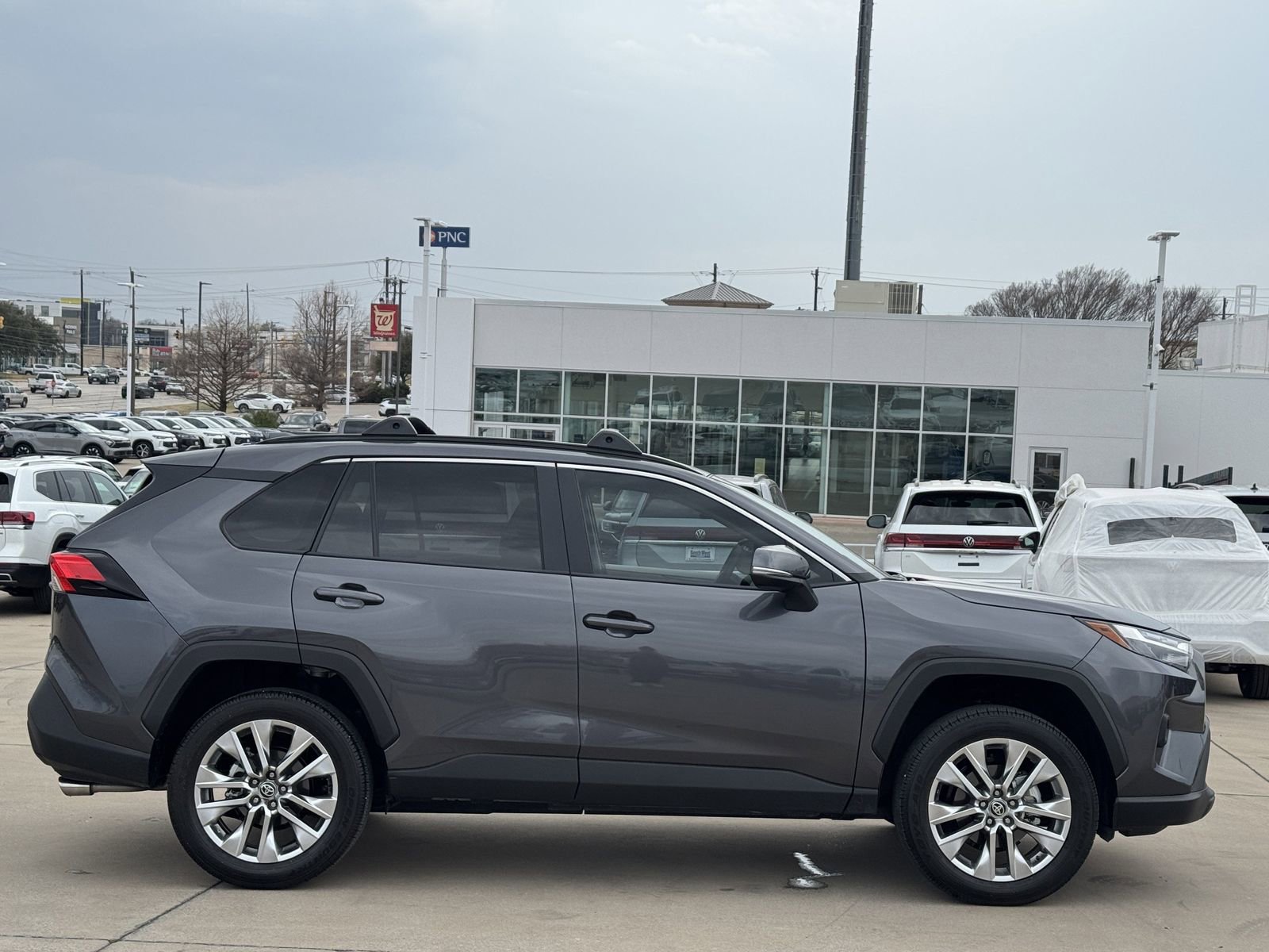 Used 2025 Toyota RAV4 XLE Premium image 3