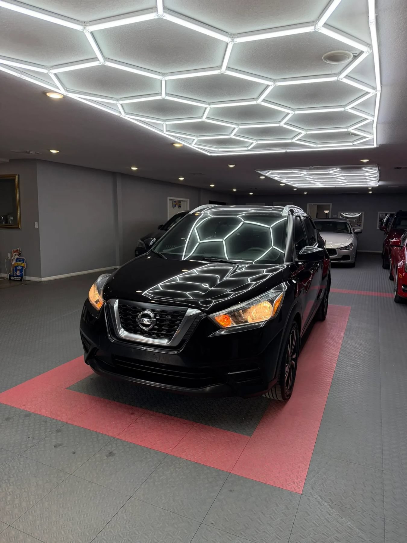 Used 2018 Nissan Kicks SV FWD image 2