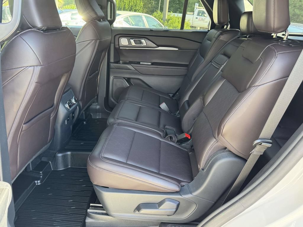 Used 2025 Ford Explorer Platinum AWD/4WD image 19
