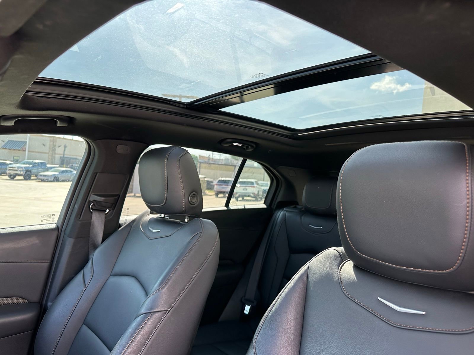 Used 2023 Cadillac XT4 Sport w/ Enhanced Visibility Package image 9