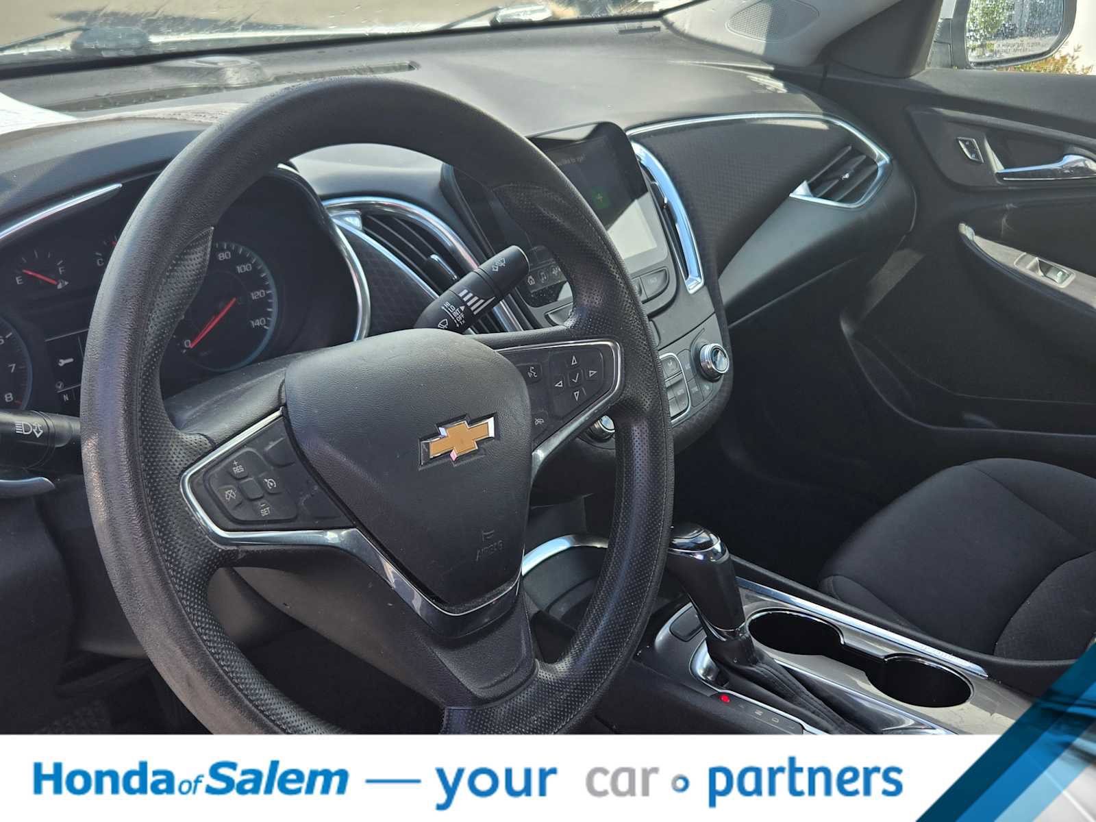 Used 2020 Chevrolet Malibu LT FWD image 2