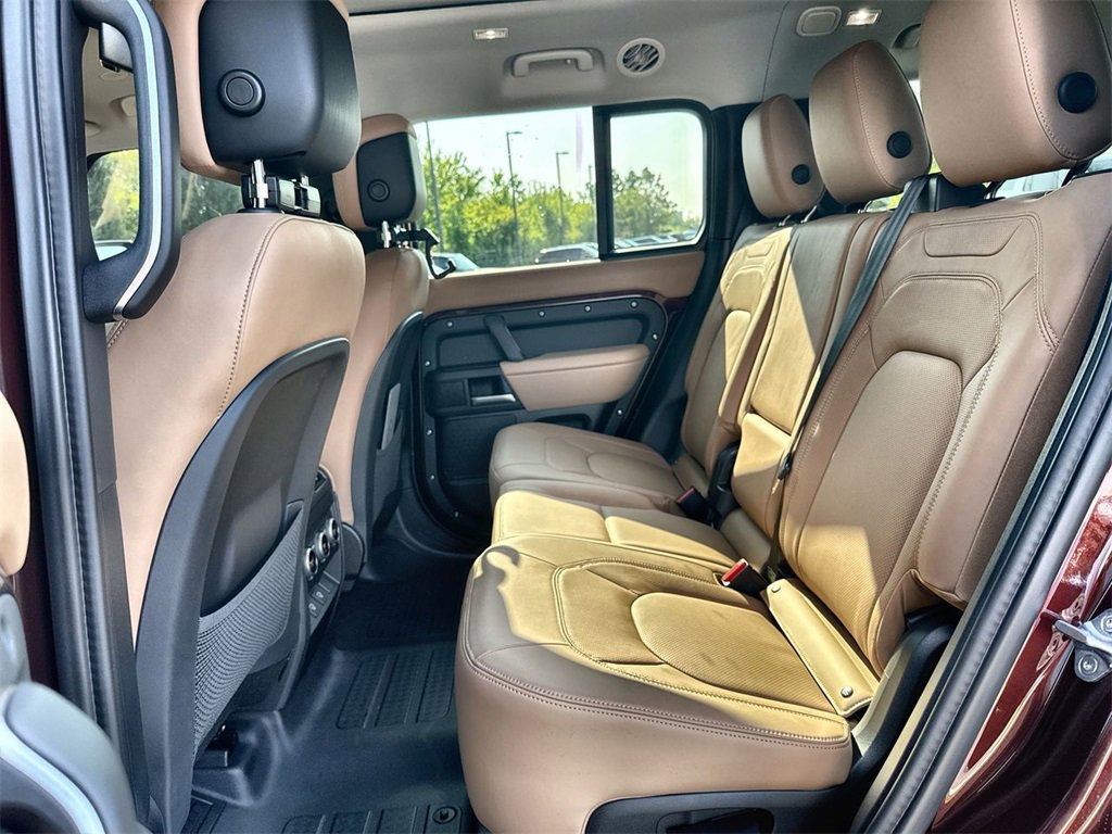 Used 2025 Land Rover Defender 130 S image 15