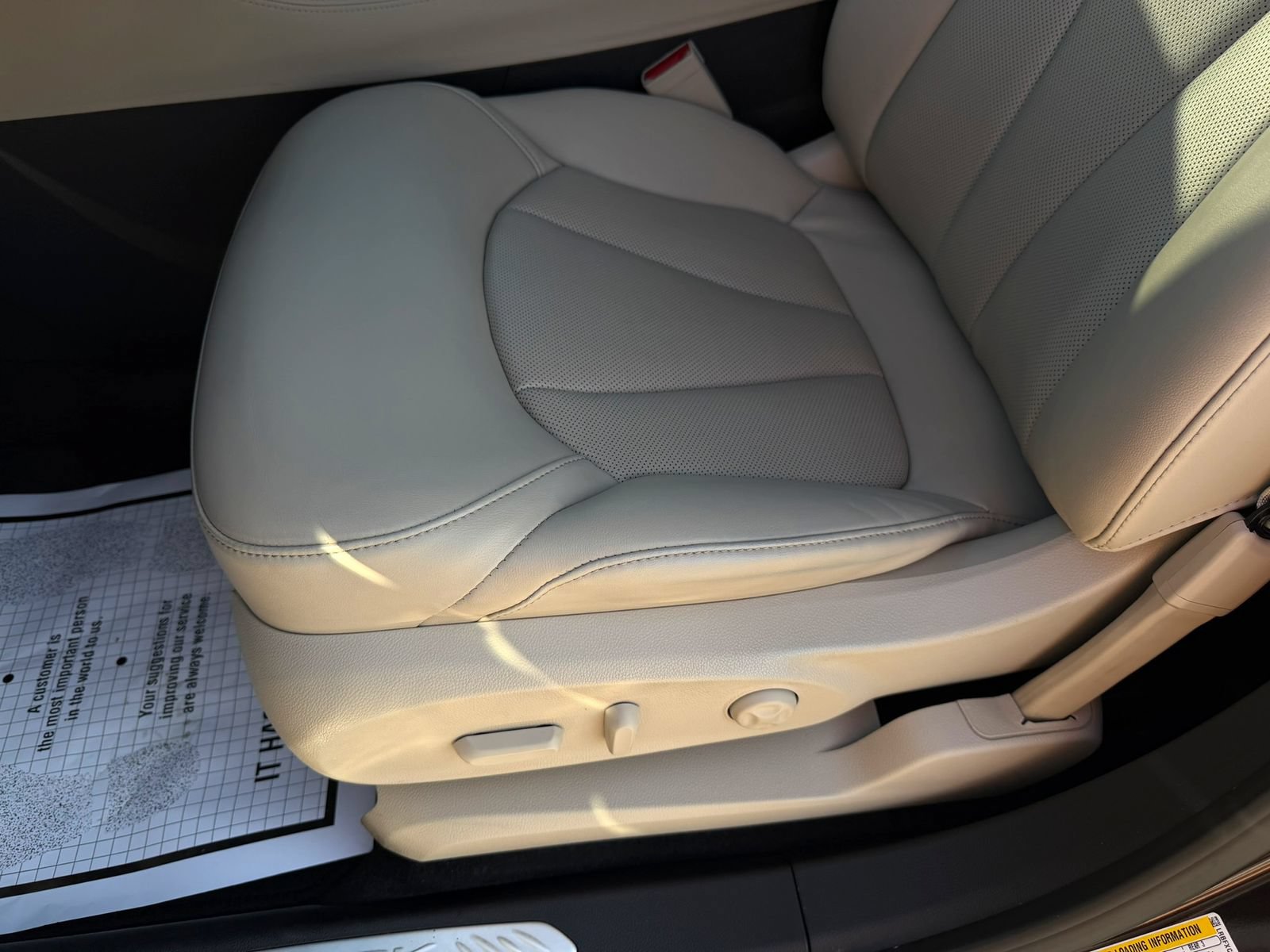 Used 2020 Buick Envision Essence FWD image 11