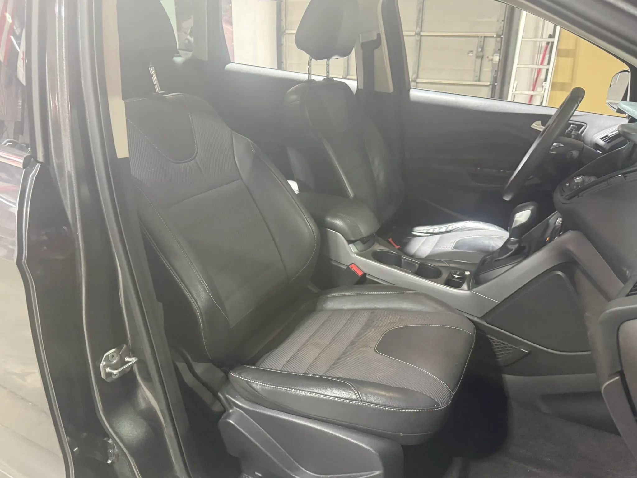 Used 2015 Ford Escape SE w/ SE Chrome Package image 14