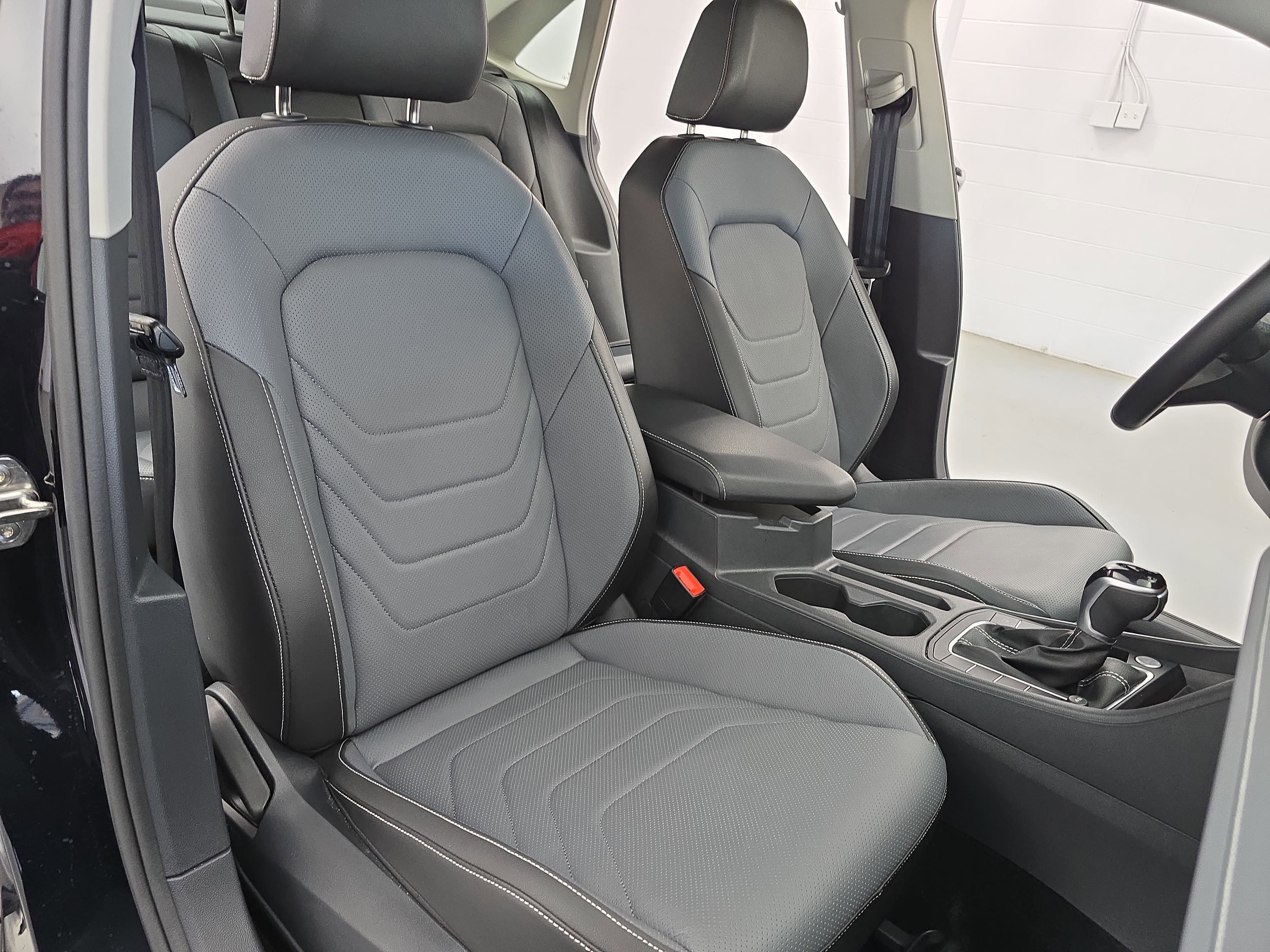 Used 2025 Volkswagen Jetta SEL FWD image 10