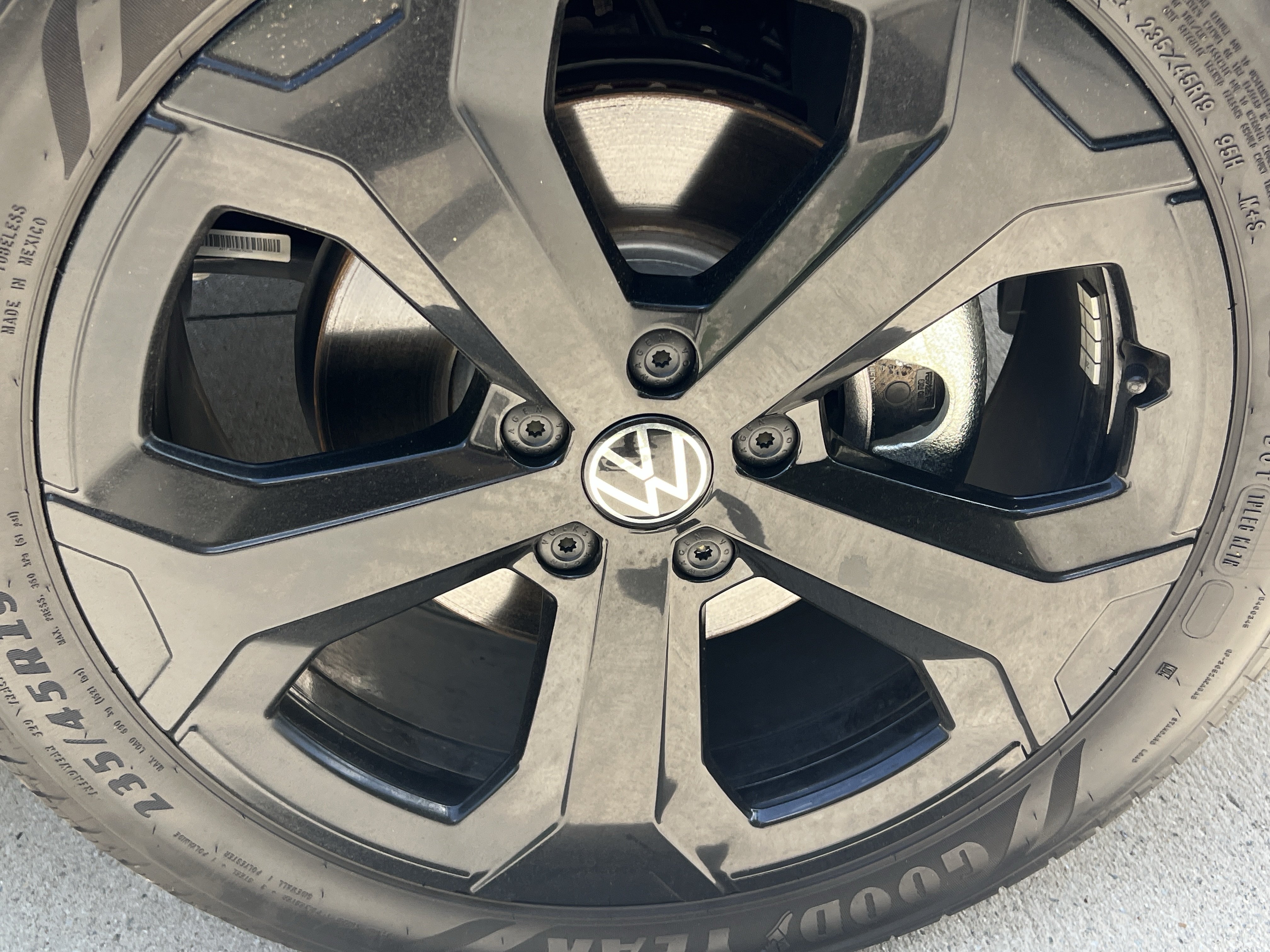 Certified 2025 Volkswagen Taos SE AWD/4WD image 12