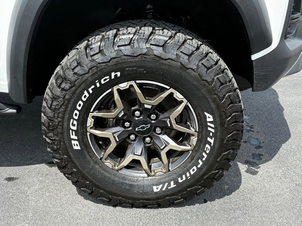 Used 2024 Chevrolet Colorado Trail Boss w/ Technology Package AWD/4WD image 17