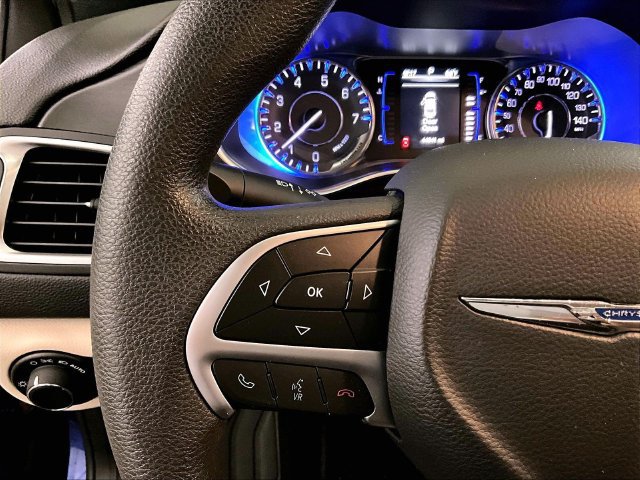 Used 2015 Chrysler 200 Limited FWD image 18