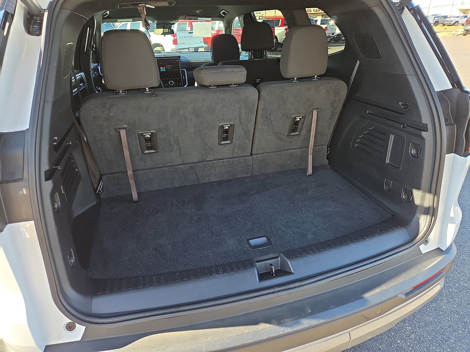 Used 2025 GMC Acadia Elevation image 8