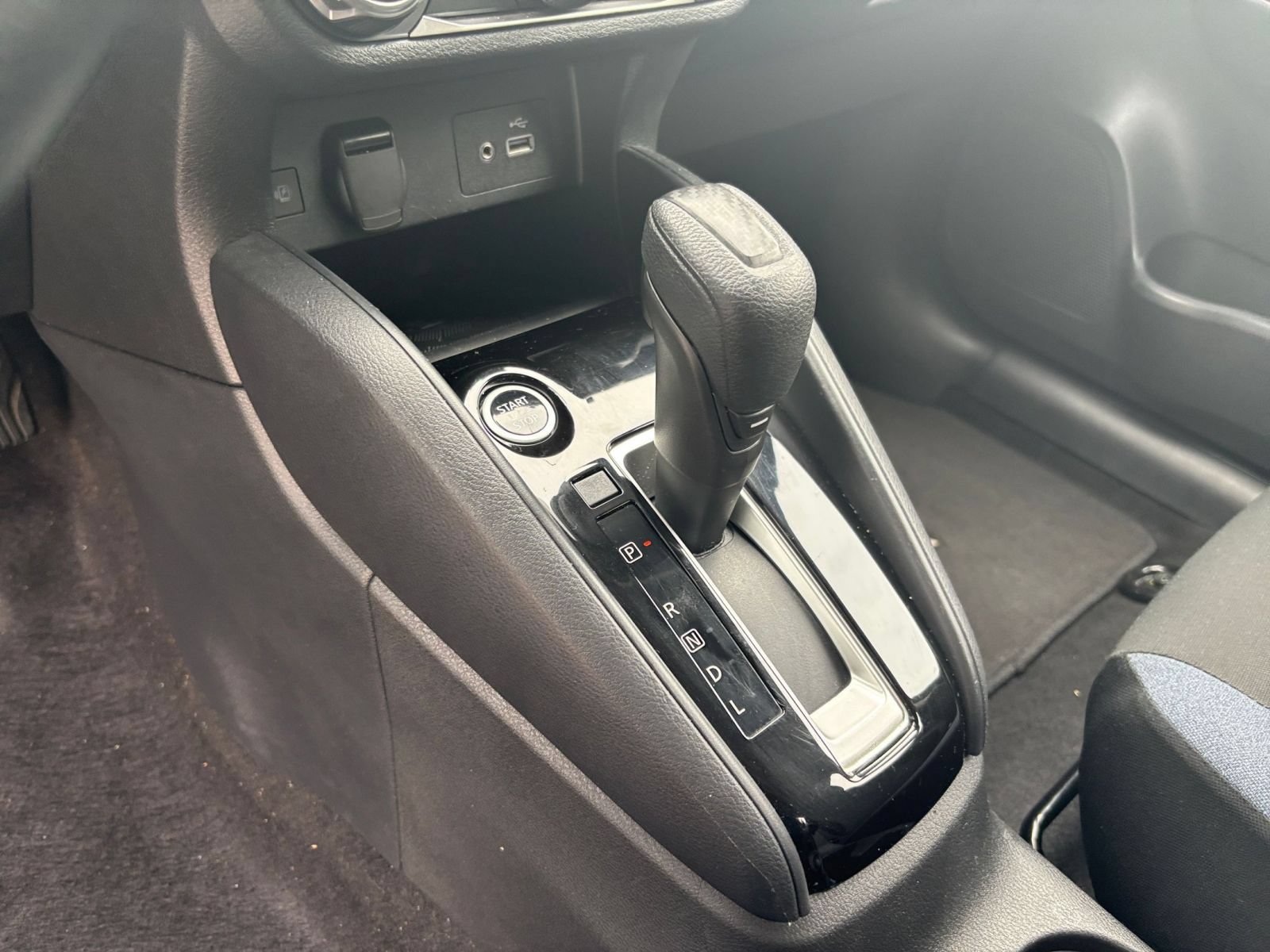 Used 2025 Nissan Versa SV FWD image 36