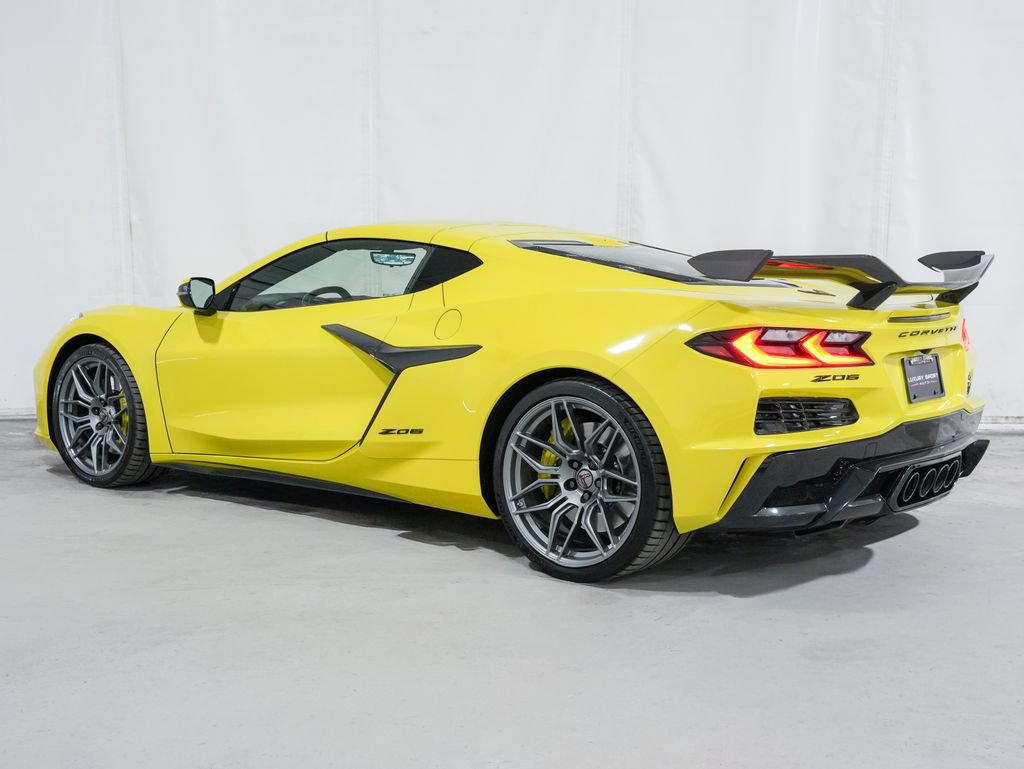 Used 2023 Chevrolet Corvette Z06 RWD image 3
