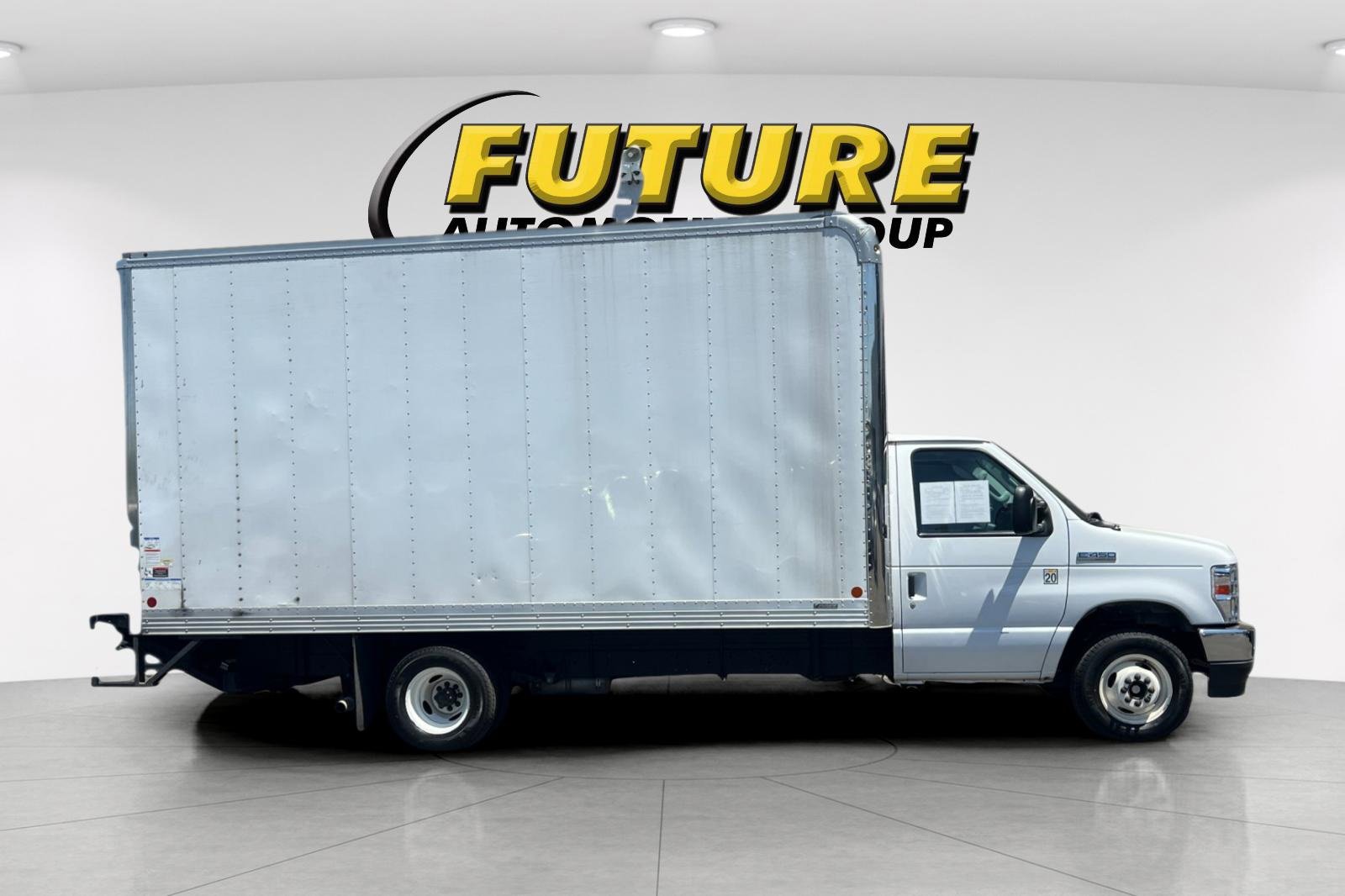 Certified 2022 Ford E-450 and Econoline 450 Super Duty w/ Power Windows & Locks Group image 2