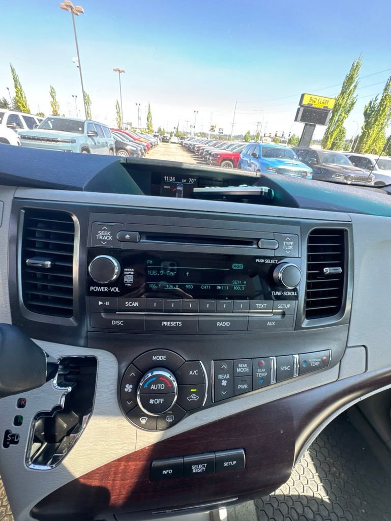 Used 2011 Toyota Sienna XLE w/ Entertainment Pkg FWD image 17