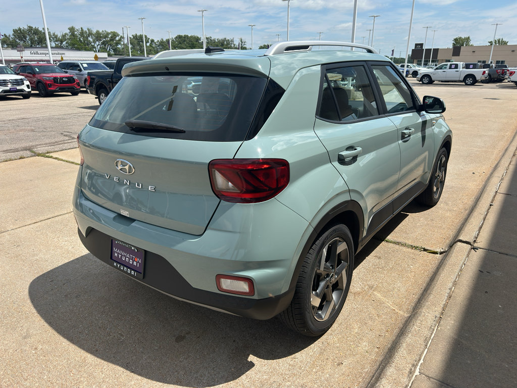 Used 2025 Hyundai Venue SEL FWD image 5