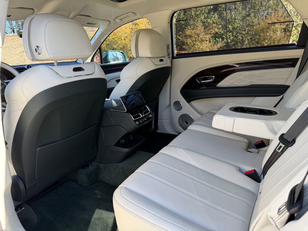 Certified 2023 Bentley Bentayga Extended Wheelbase image 38