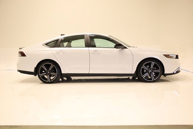 Used 2025 Honda Accord Sport image 3