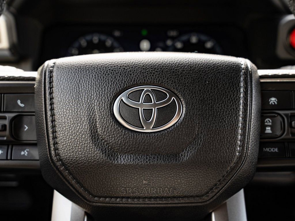 Used 2025 Toyota Tacoma TRD Sport AWD/4WD image 30