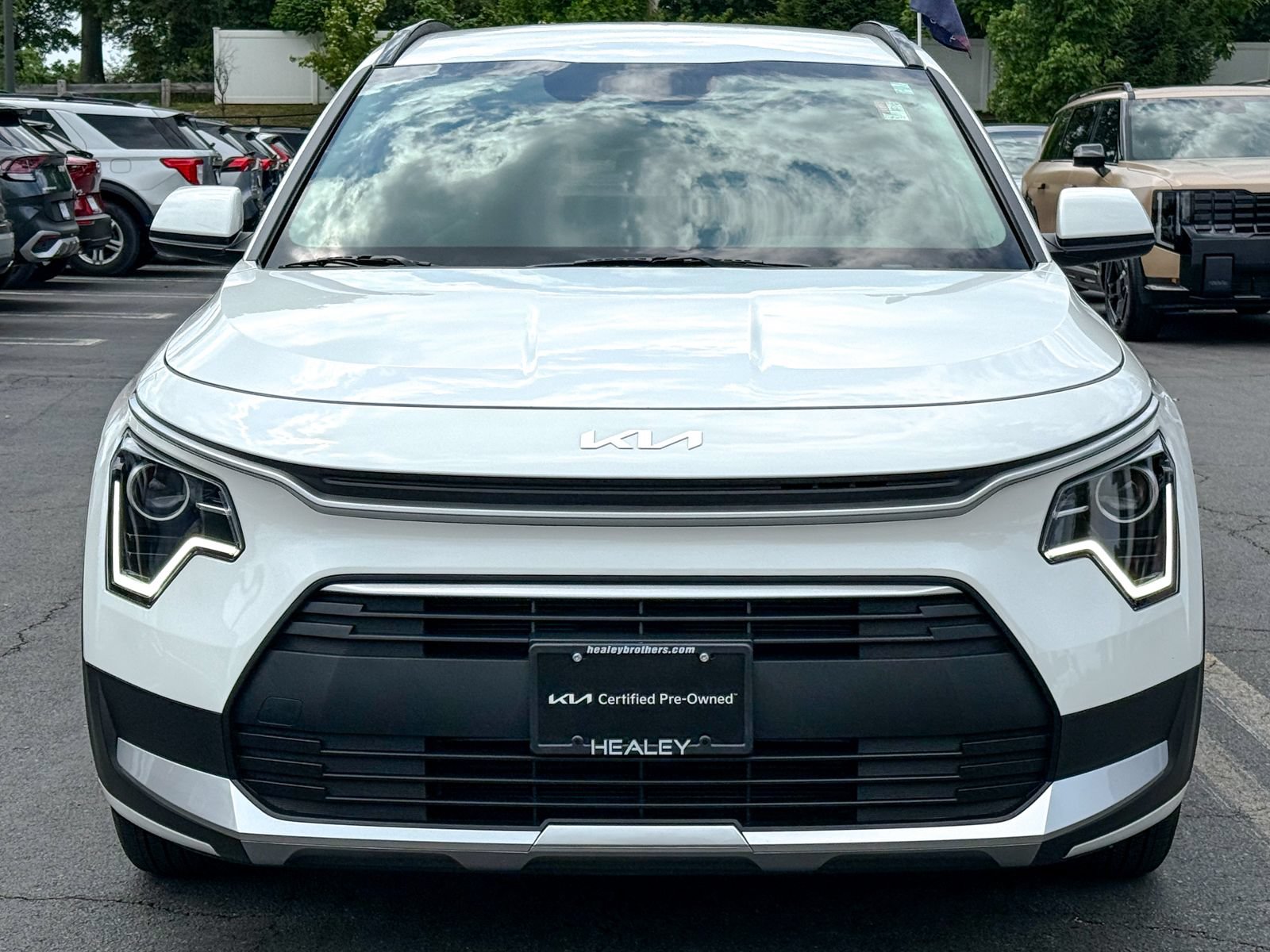 Certified 2025 Kia Niro LX FWD image 2