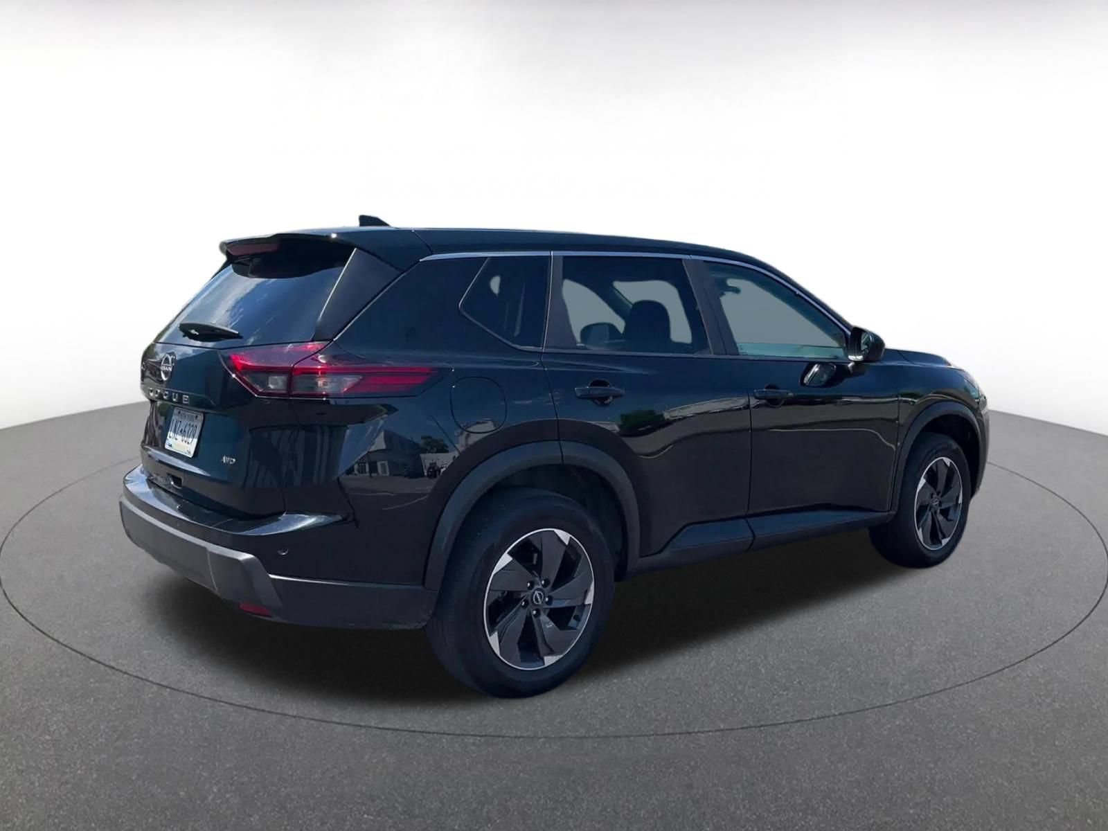 Used 2025 Nissan Rogue SV AWD/4WD image 15