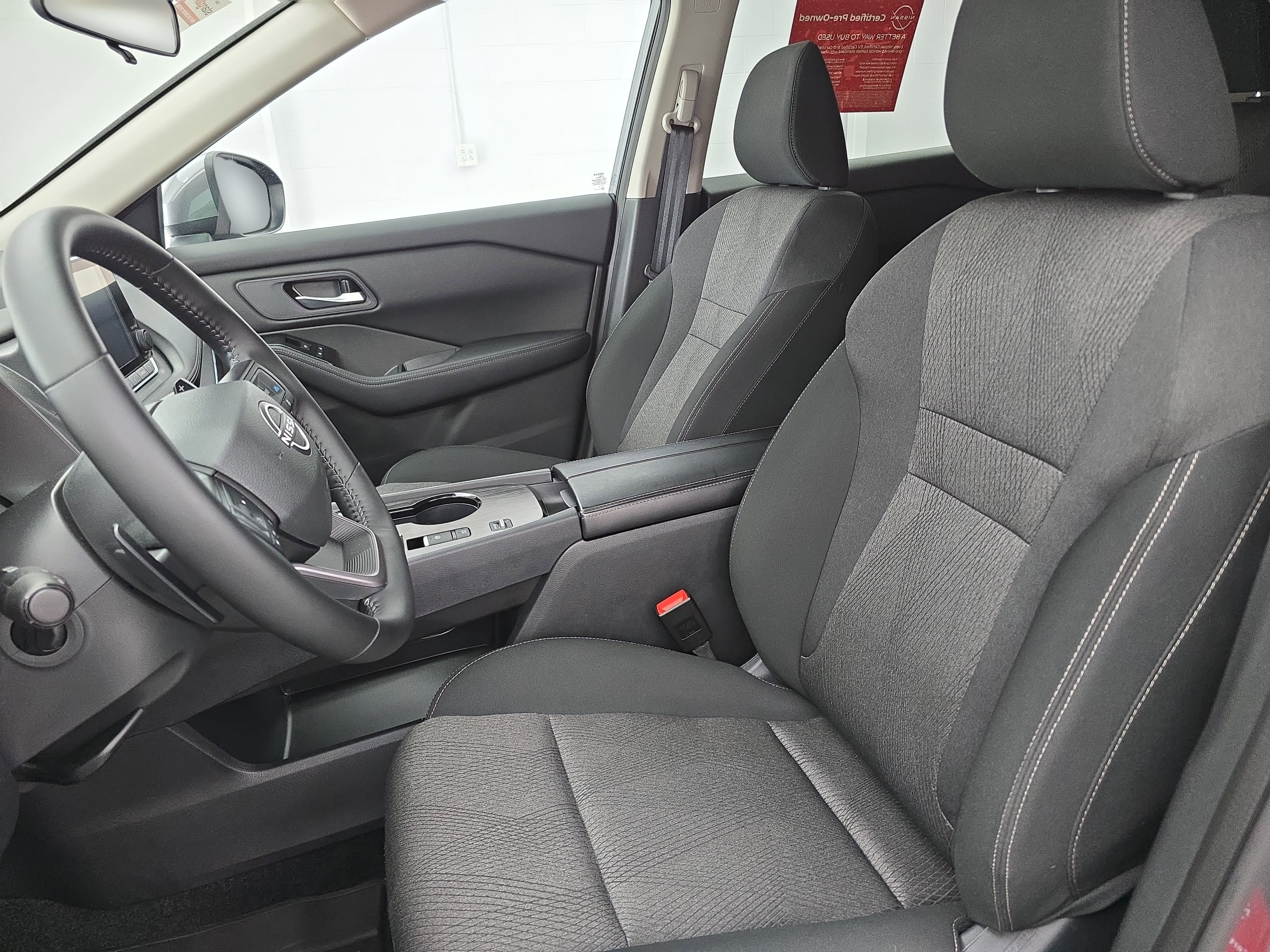Certified 2025 Nissan Rogue SV FWD image 15