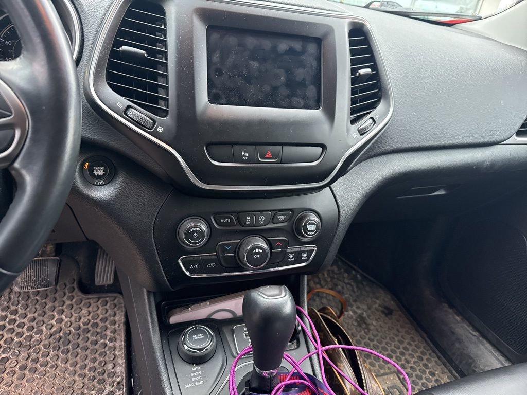 Used 2019 Jeep Cherokee Latitude Plus w/ Cold Weather Group image 13