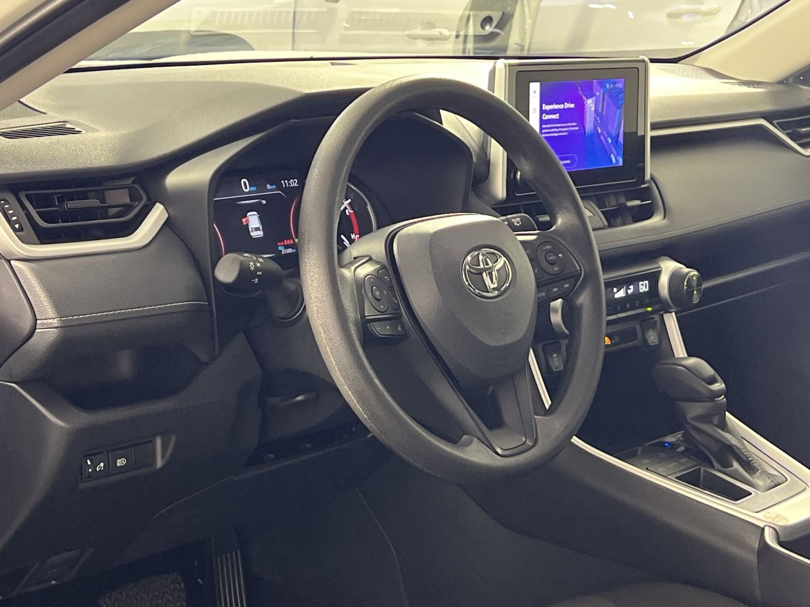 Used 2025 Toyota RAV4 XLE FWD image 17