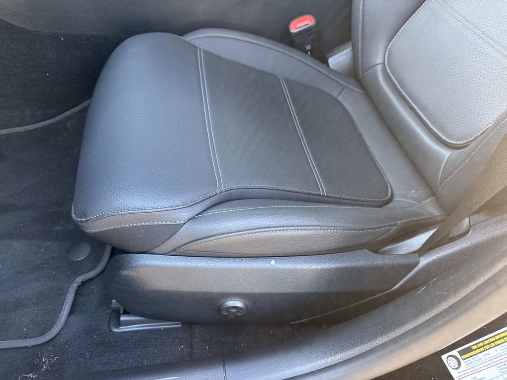 Used 2025 Mercedes-Benz C 300 Sedan image 17