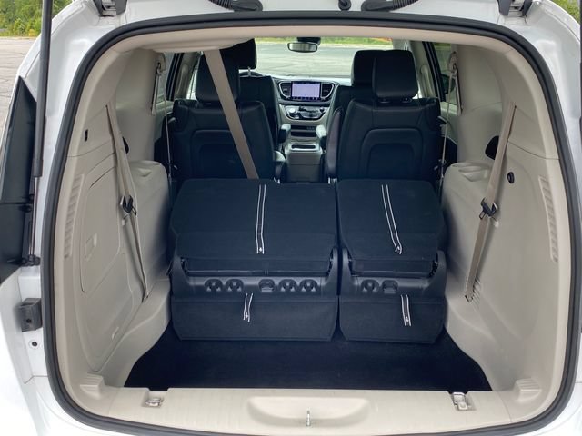 Used 2024 Chrysler Pacifica Limited FWD image 19
