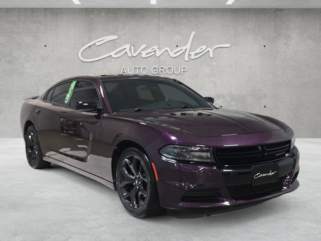 Used 2020 Dodge Charger SXT w/ Blacktop Package RWD image 2