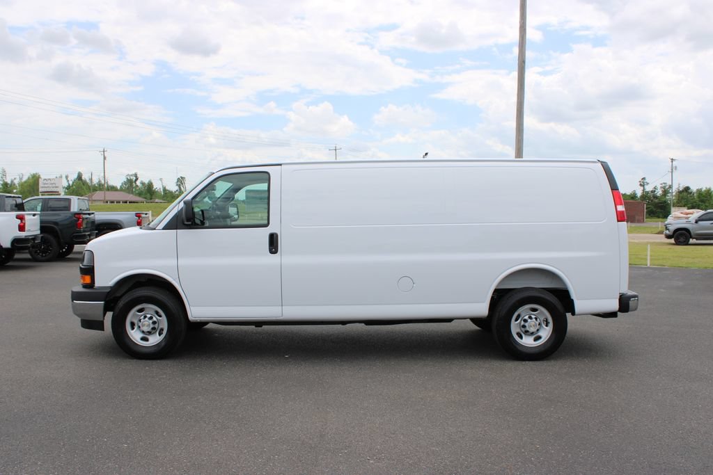 New 2026 Chevrolet Express 3500 Extended w/ Driver Convenience Package RWD image 5