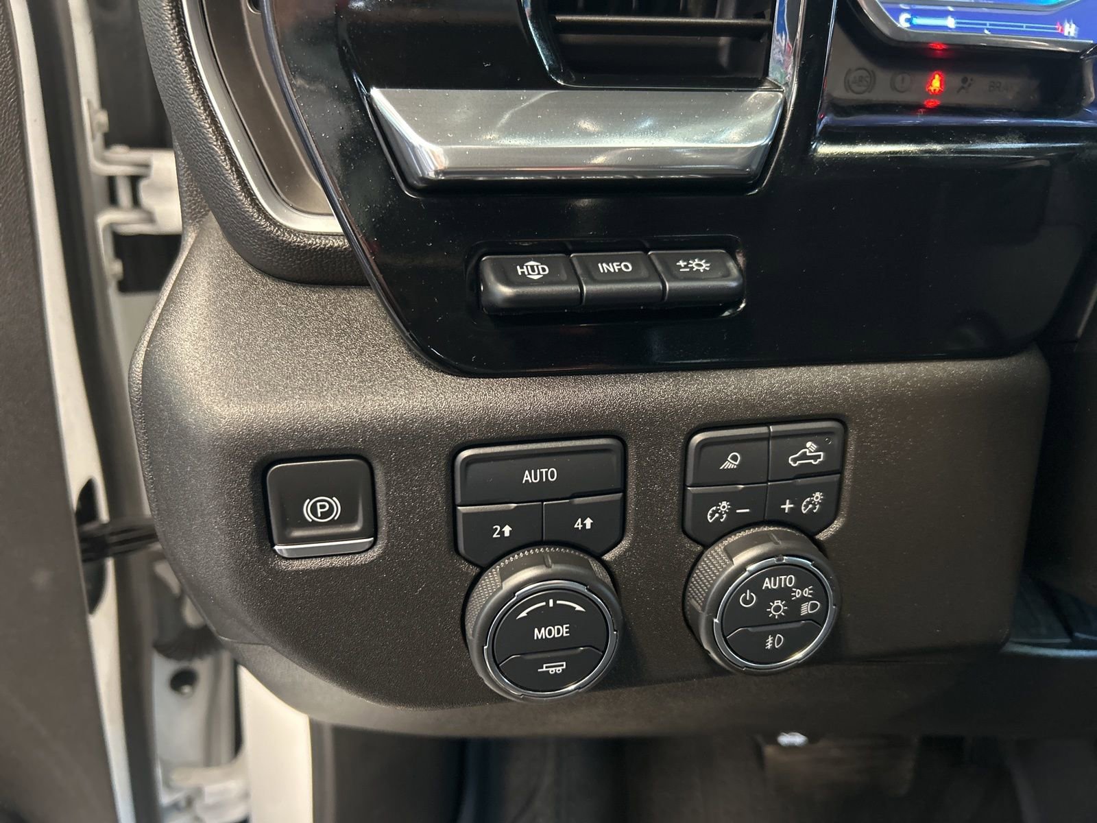 Used 2023 Chevrolet Silverado 1500 LTZ w/ Technology Package image 17