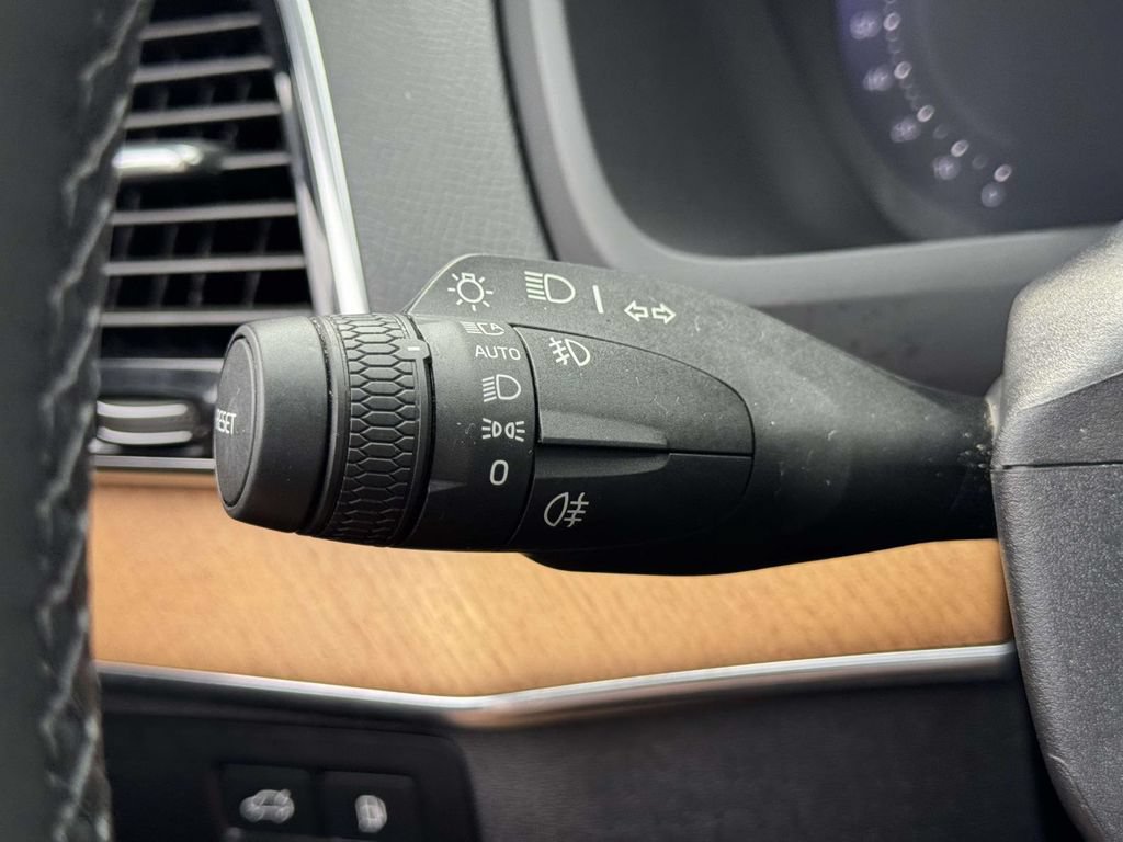 Certified 2025 Volvo XC90 T8 Plus w/ Protection Package Premier AWD/4WD image 21