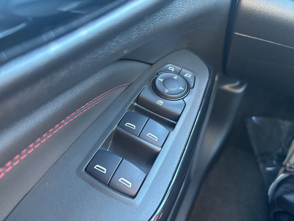 Used 2025 Chevrolet Trax RS w/ Sunroof Package image 17