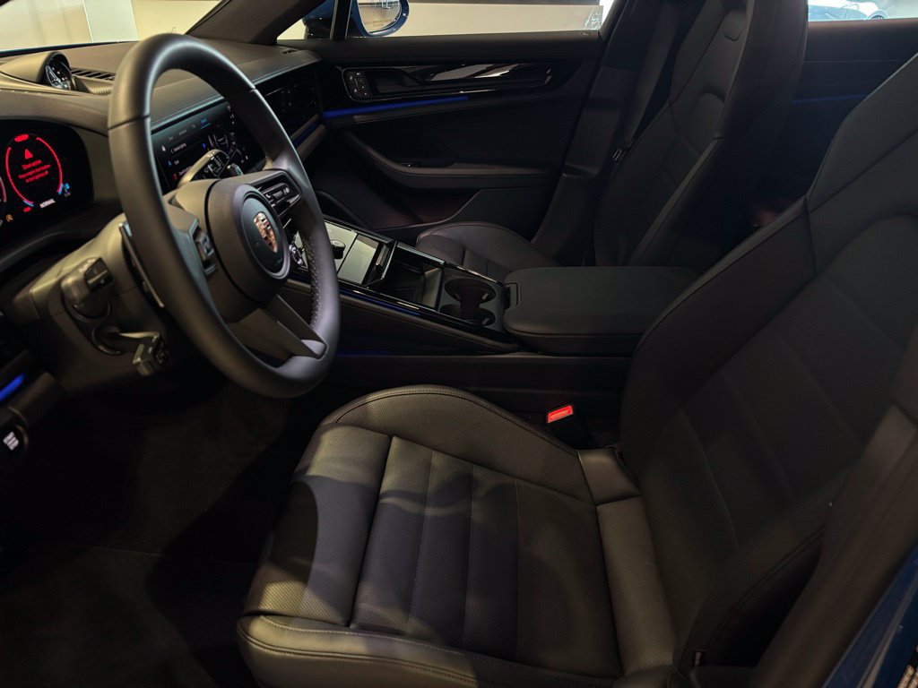 Certified 2026 Porsche Panamera RWD image 6