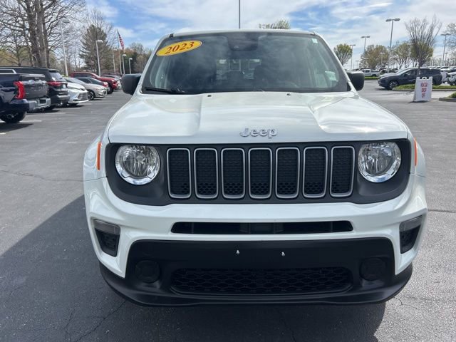 Used 2023 Jeep Renegade Latitude AWD/4WD image 2