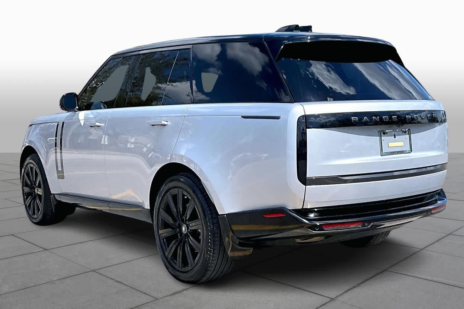 Used 2025 Land Rover Range Rover SE AWD/4WD image 11