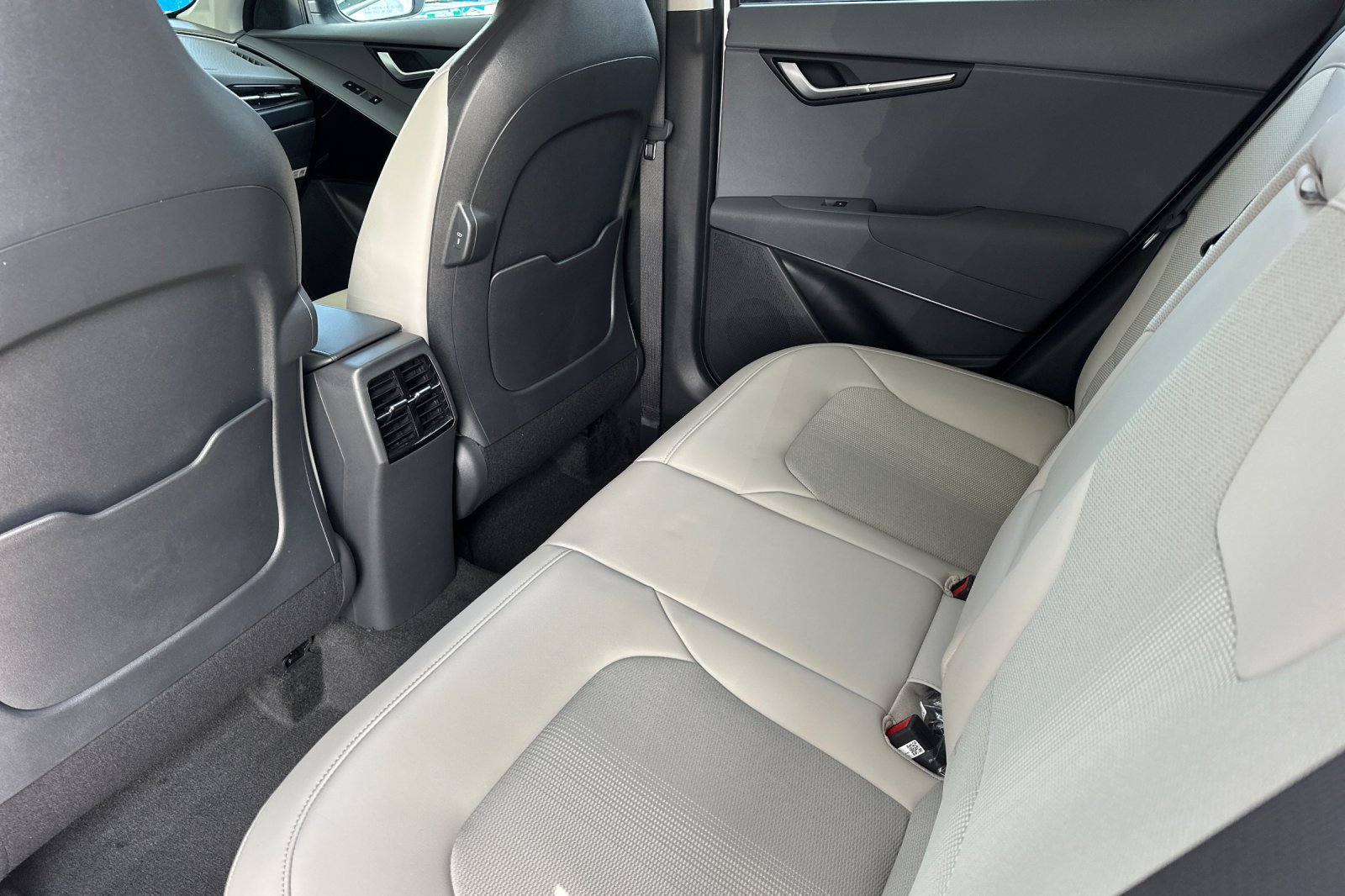 New 2026 Kia Niro EX FWD image 12