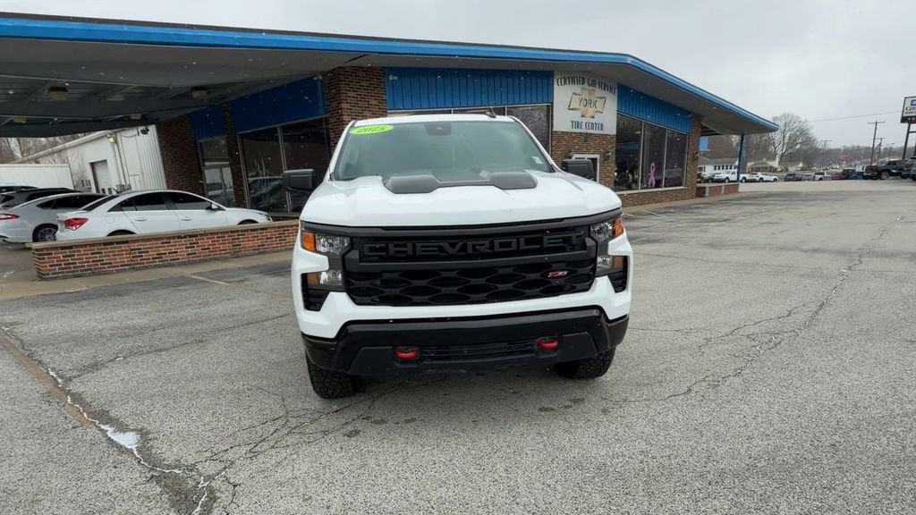 Used 2025 Chevrolet Silverado 1500 Custom Trail Boss AWD/4WD image 3
