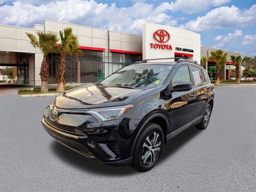 Used 2018 Toyota RAV4 LE image 9