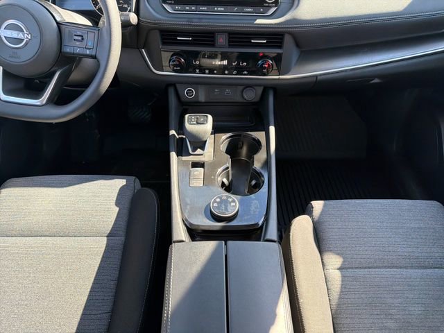 Used 2023 Nissan Rogue SV image 19