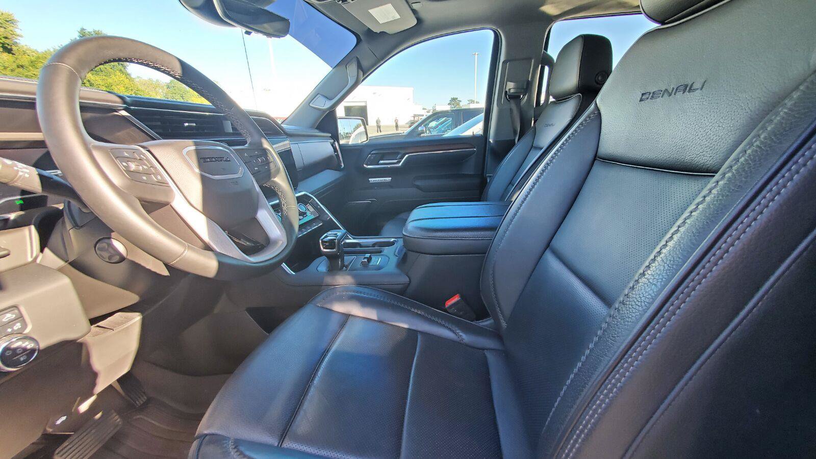 Used 2024 GMC Sierra 1500 Denali w/ Technology Package AWD/4WD image 3