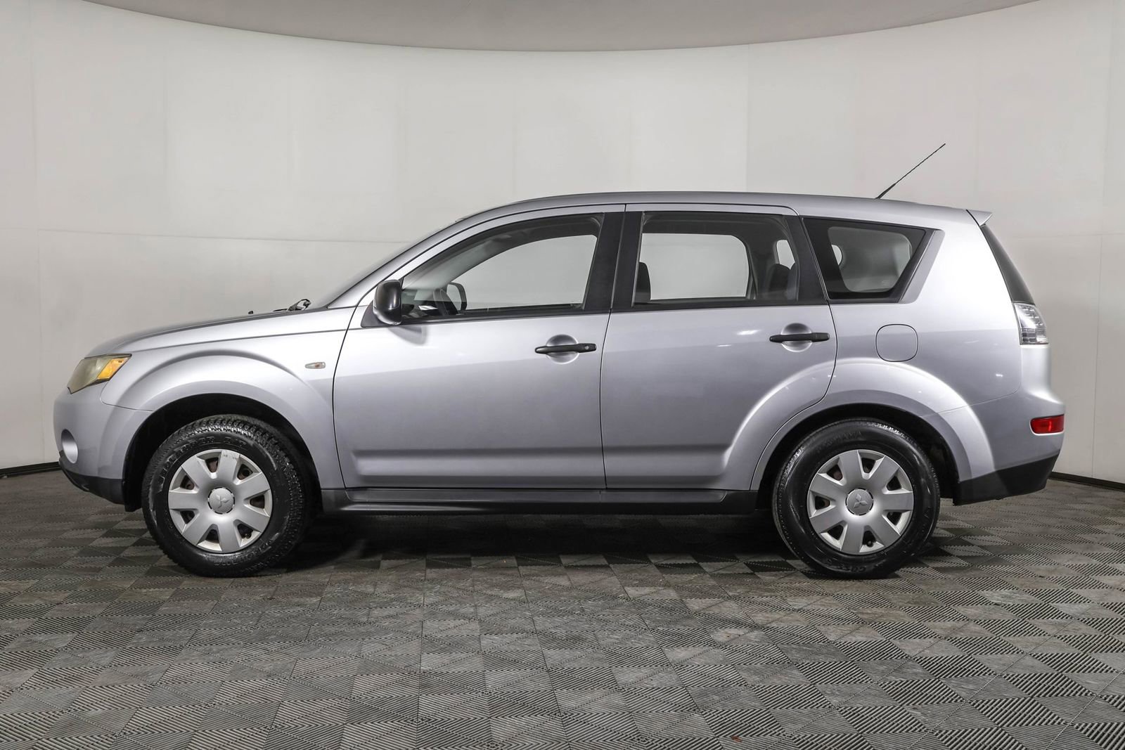 Used 2009 Mitsubishi Outlander ES image 16