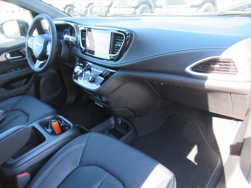 New 2026 Chrysler Pacifica Select FWD image 10