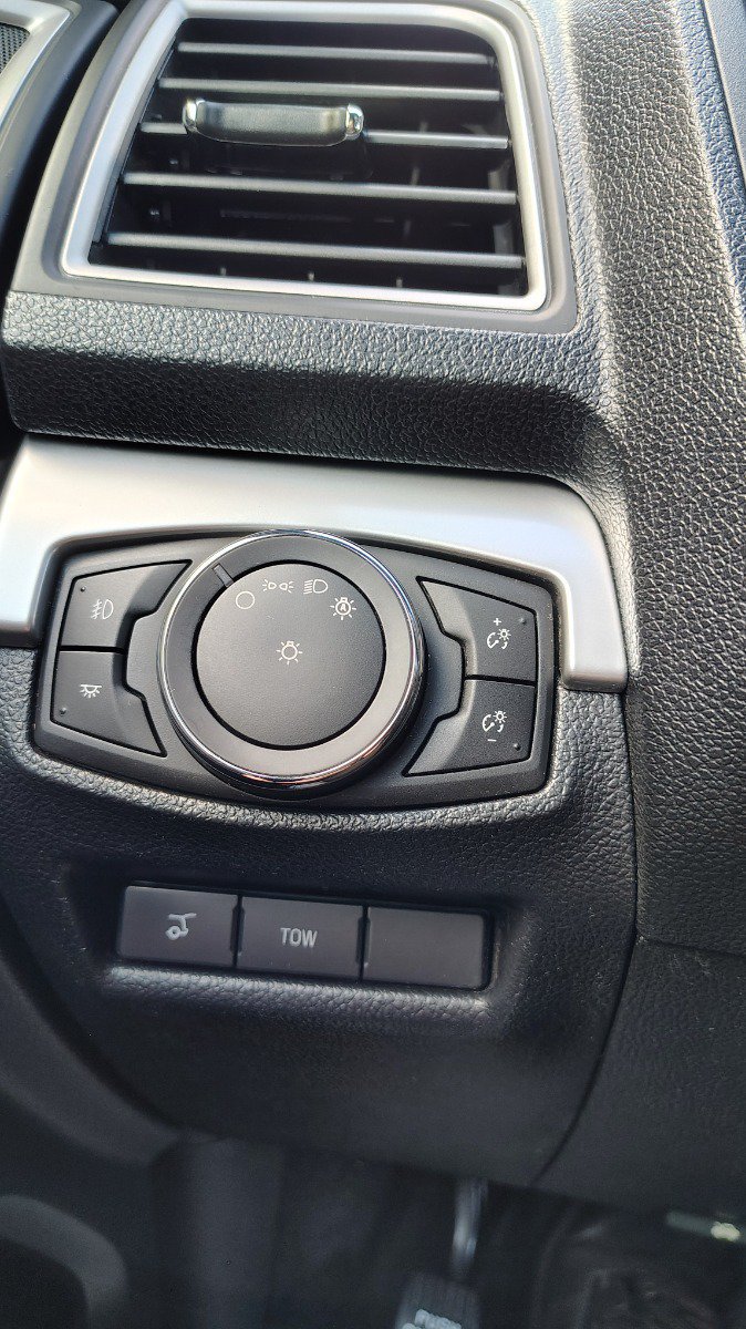 Used 2017 Ford Explorer XLT w/ Equipment Group 201A FWD image 35