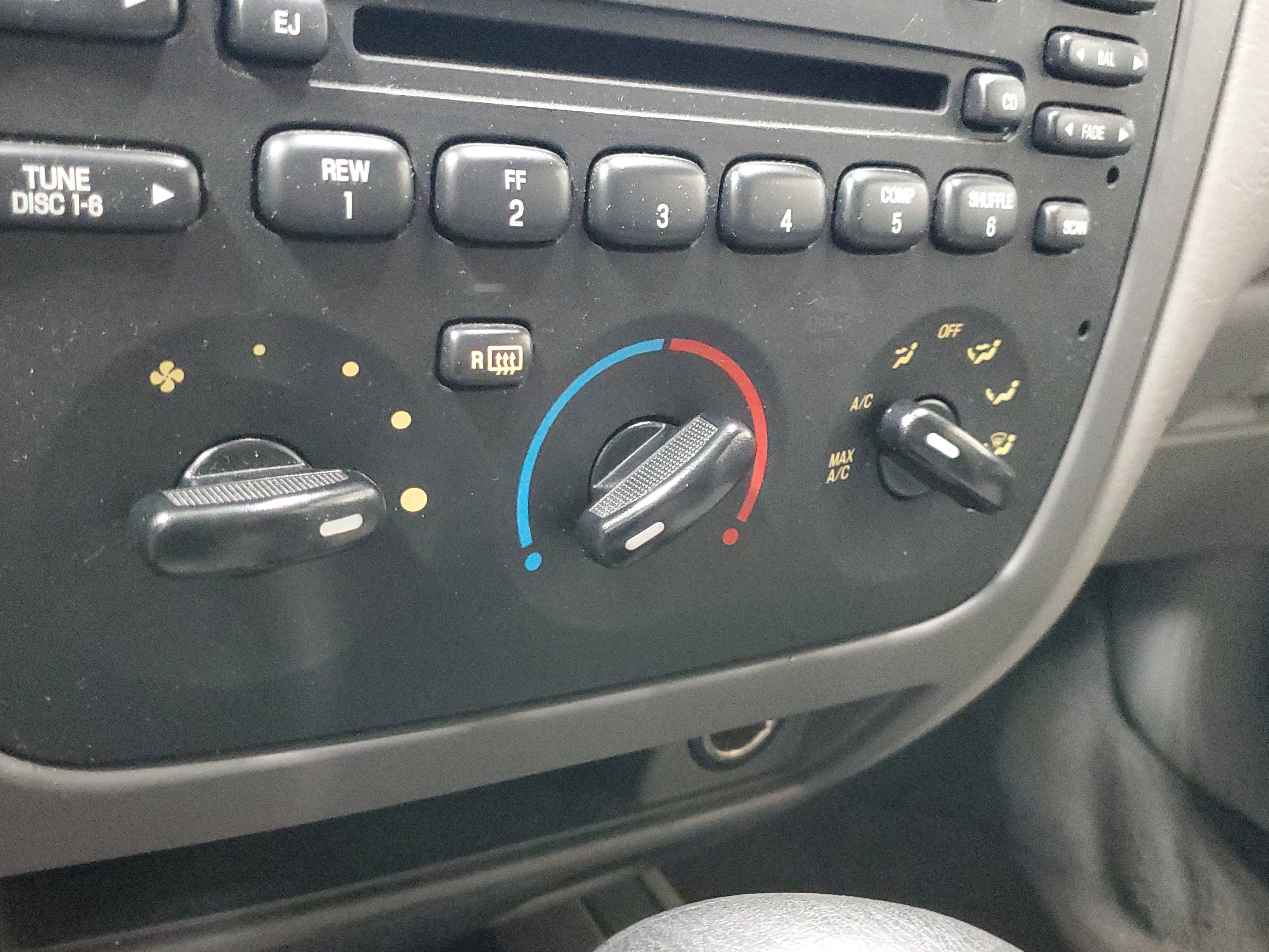 Used 2005 Ford Taurus SE FWD image 30