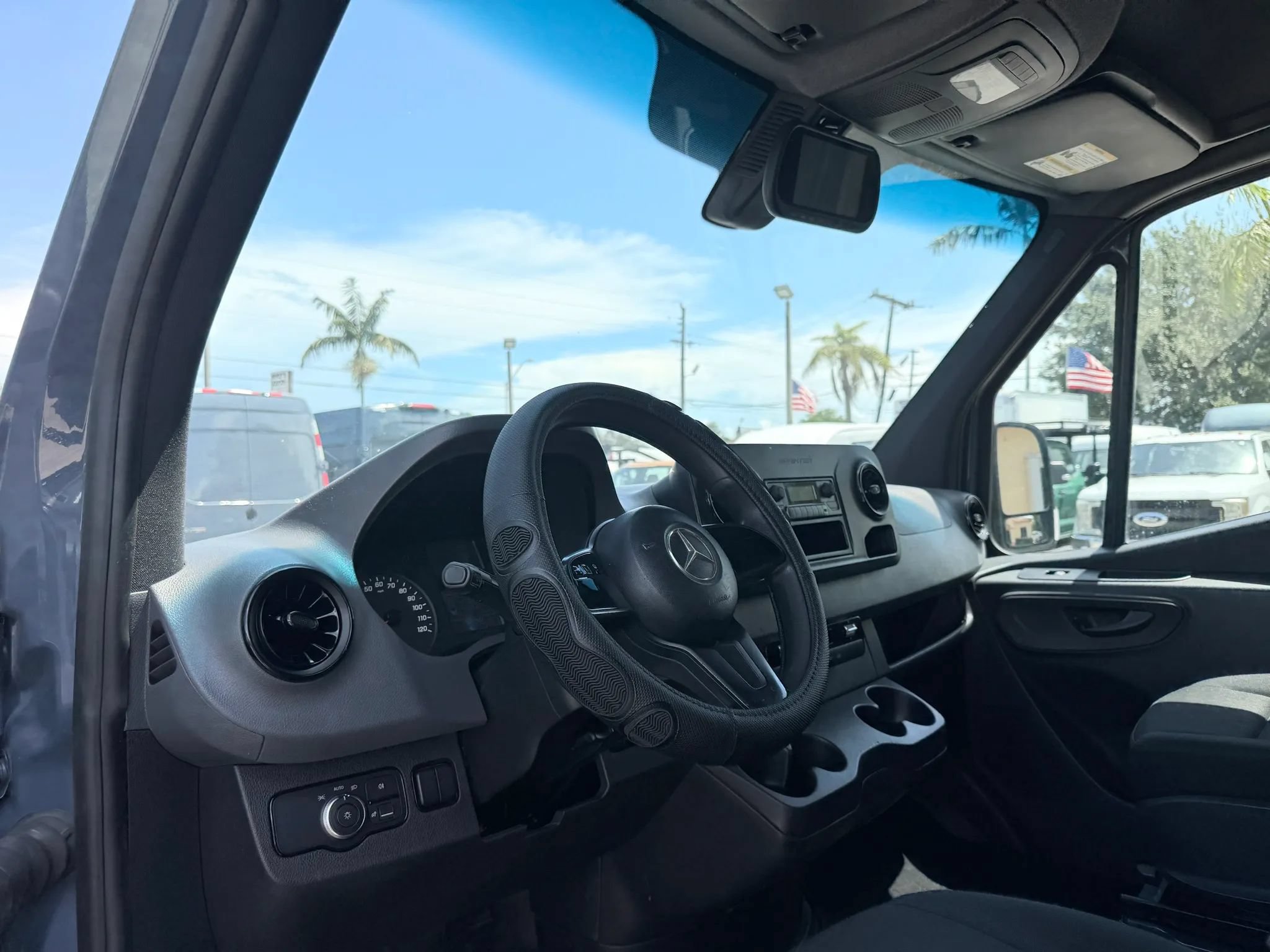 Used 2019 Mercedes-Benz Sprinter 2500 170 Extended Cargo image 11