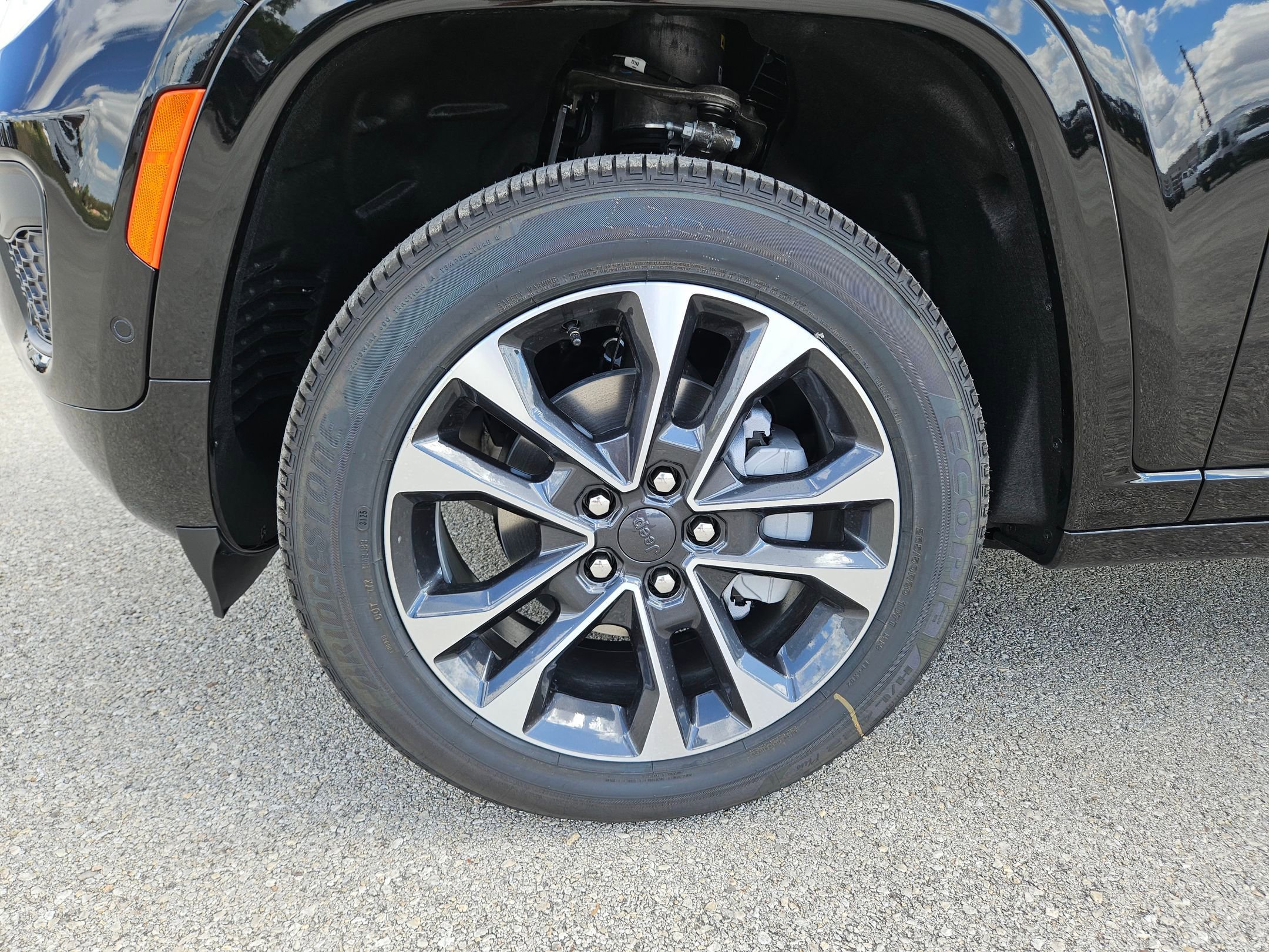 New 2025 Jeep Grand Cherokee Overland w/ Luxury Tech Group IV image 21